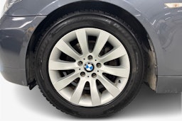 Harmaa BMW 520 2008 kuva 9.