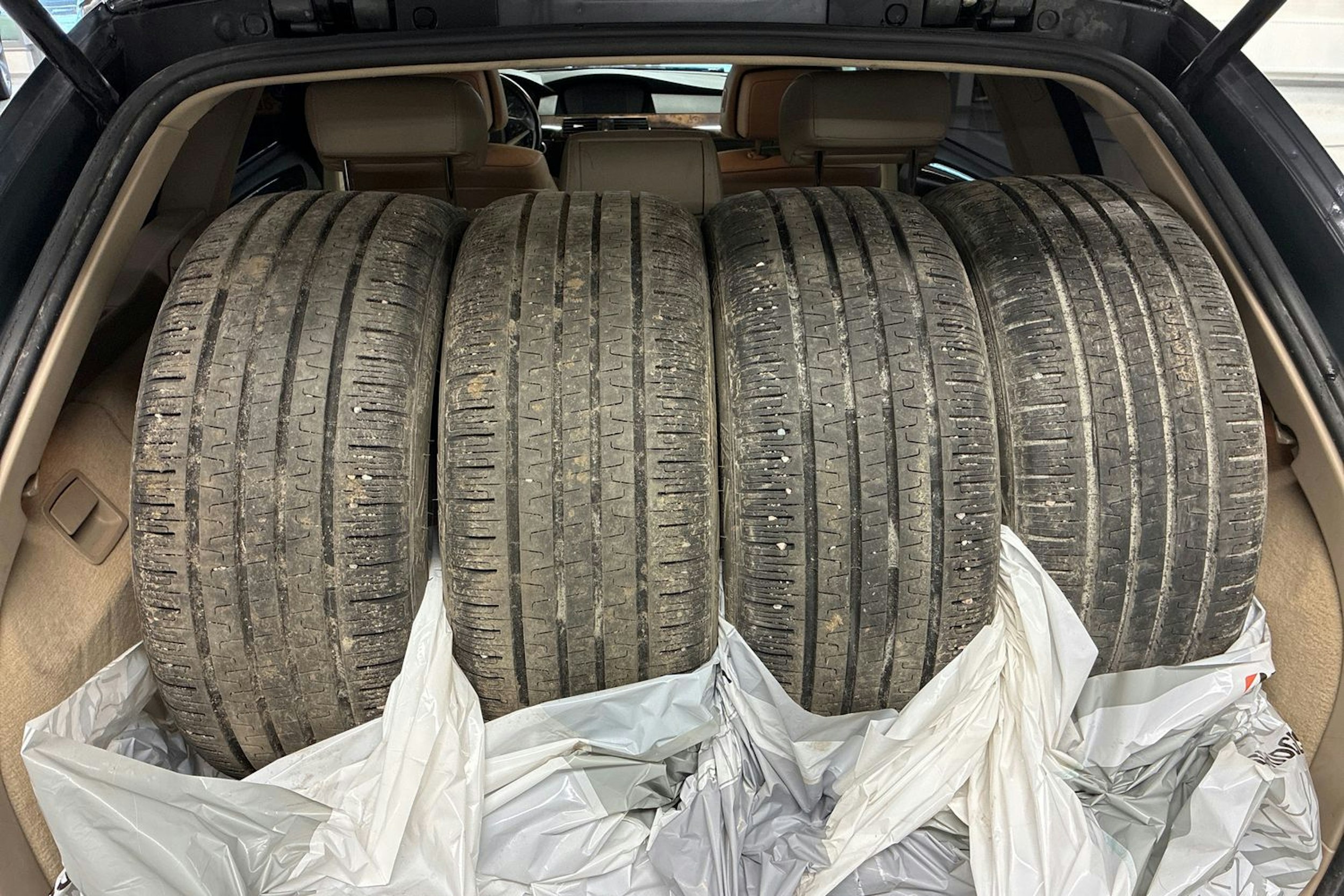 Harmaa BMW 520 2008 kuva 10.