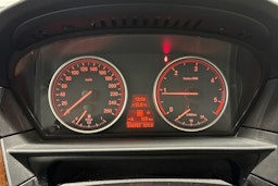 Harmaa BMW 520 2008 kuva 12.