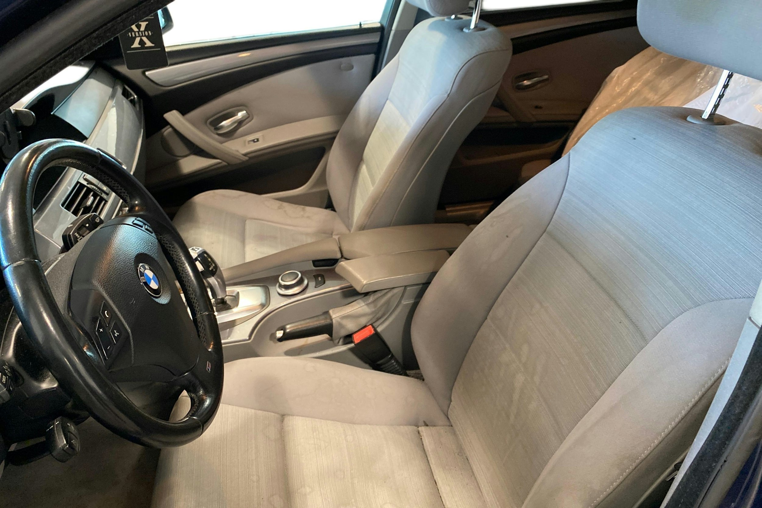 Sininen BMW 520 2008 kuva 8.