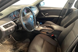 Musta BMW 520 2008 kuva 3.