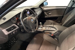 Musta BMW 520 2008 kuva 7.