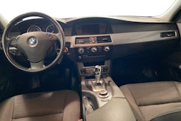 Musta BMW 520 2008 kuva 9.