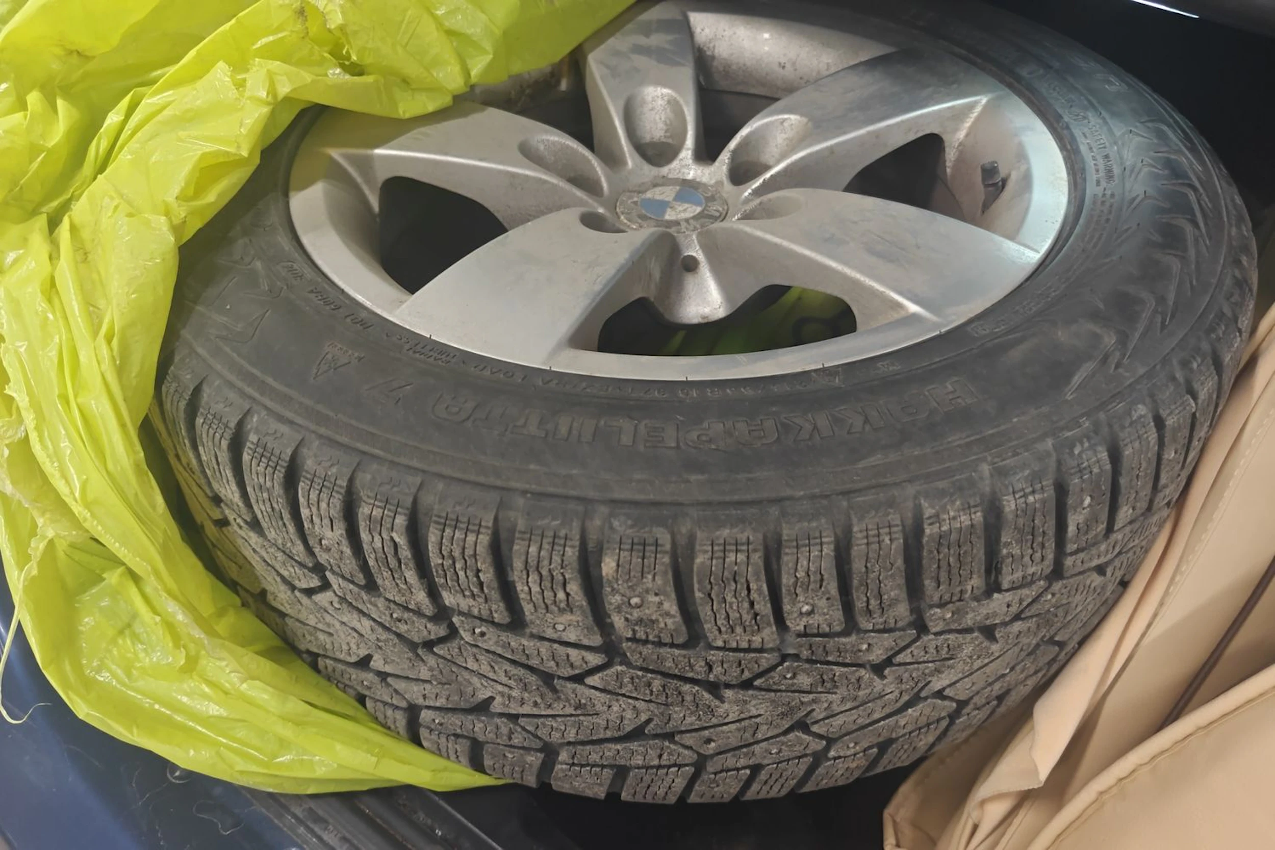 sininen BMW 520 2008 kuva 5.