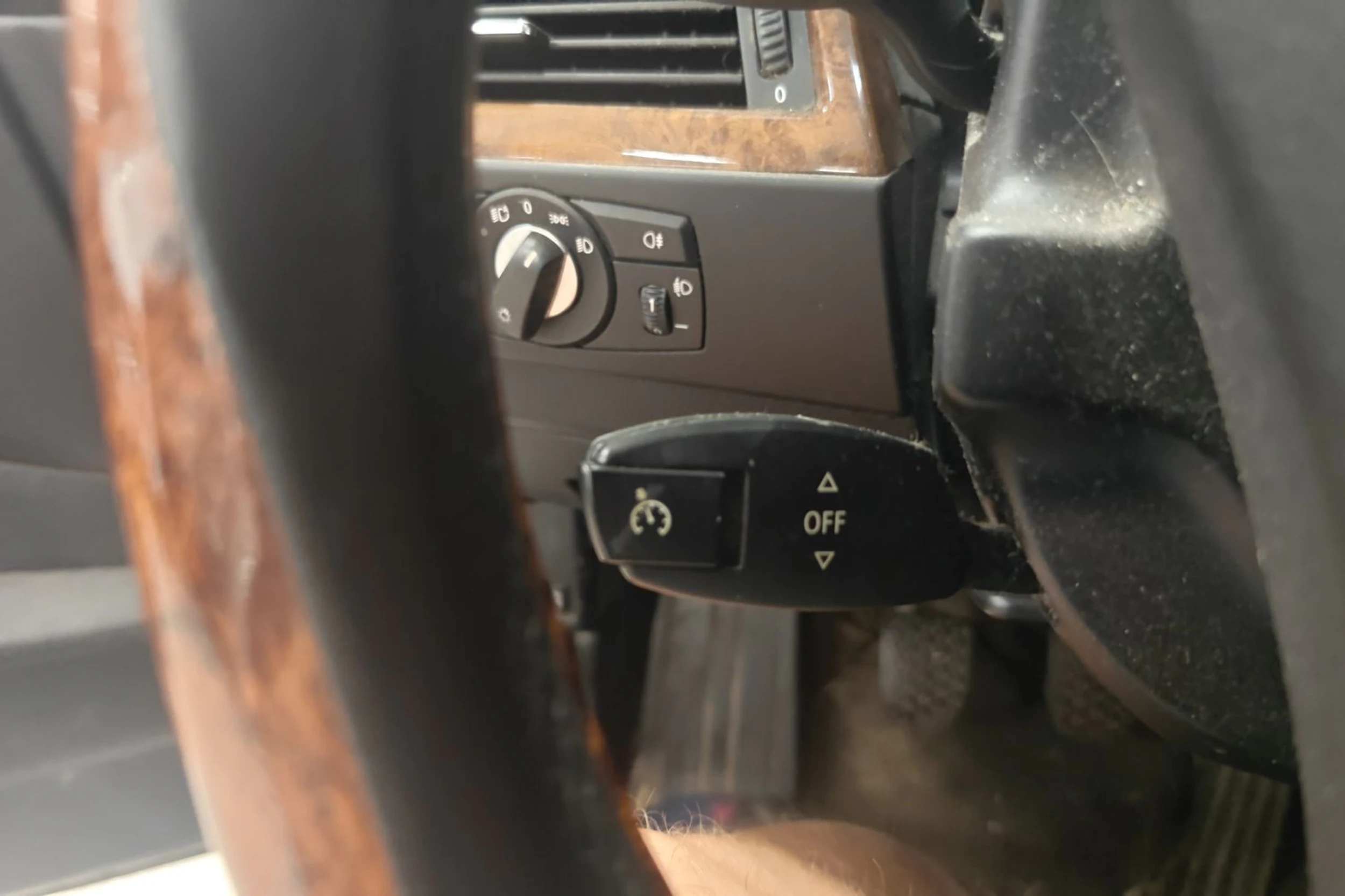 sininen BMW 520 2008 kuva 6.