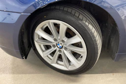 sininen BMW 520 2008 kuva 10.