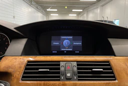 sininen BMW 520 2008 kuva 14.