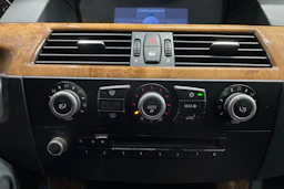sininen BMW 520 2008 kuva 15.