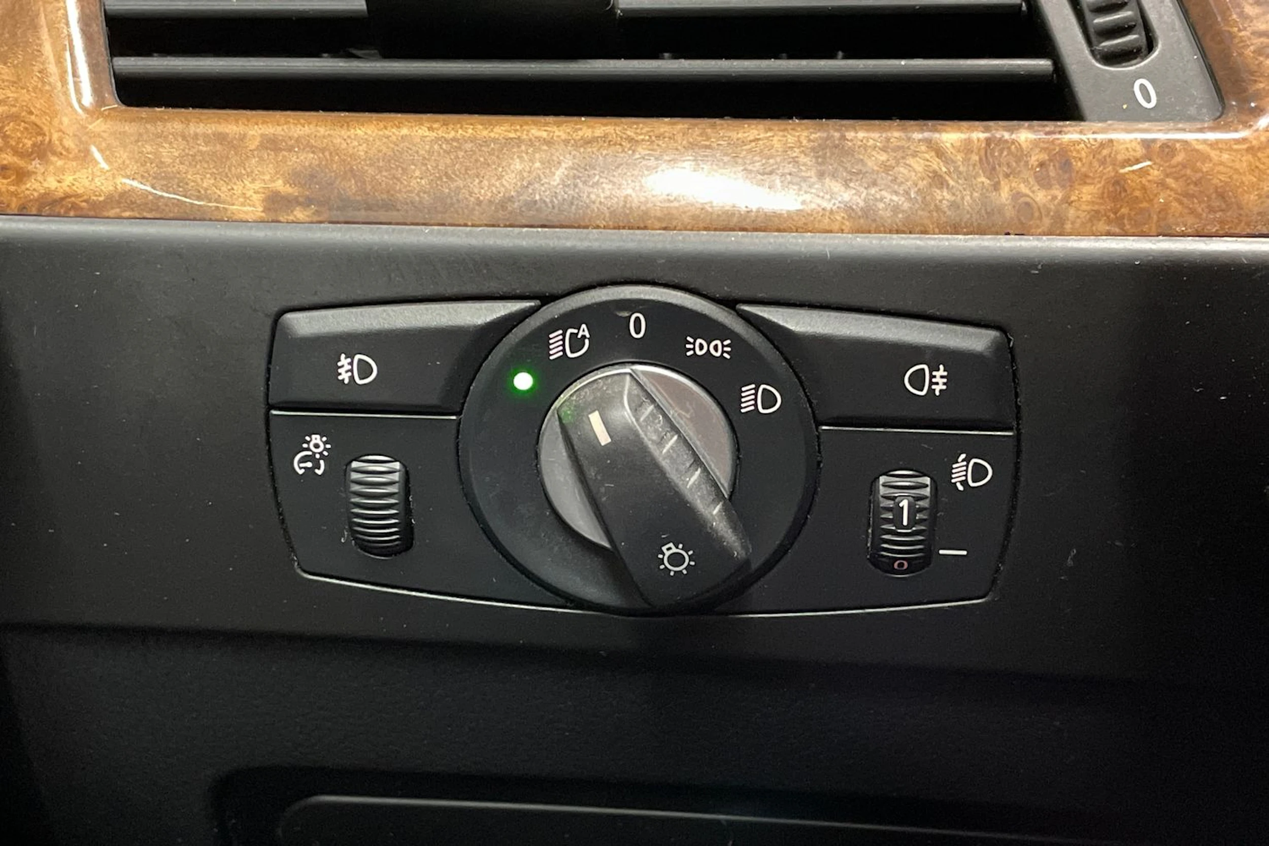 sininen BMW 520 2008 kuva 17.