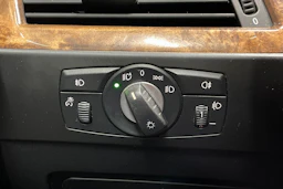 sininen BMW 520 2008 kuva 17.