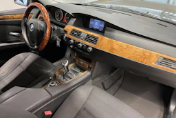 sininen BMW 520 2008 kuva 22.
