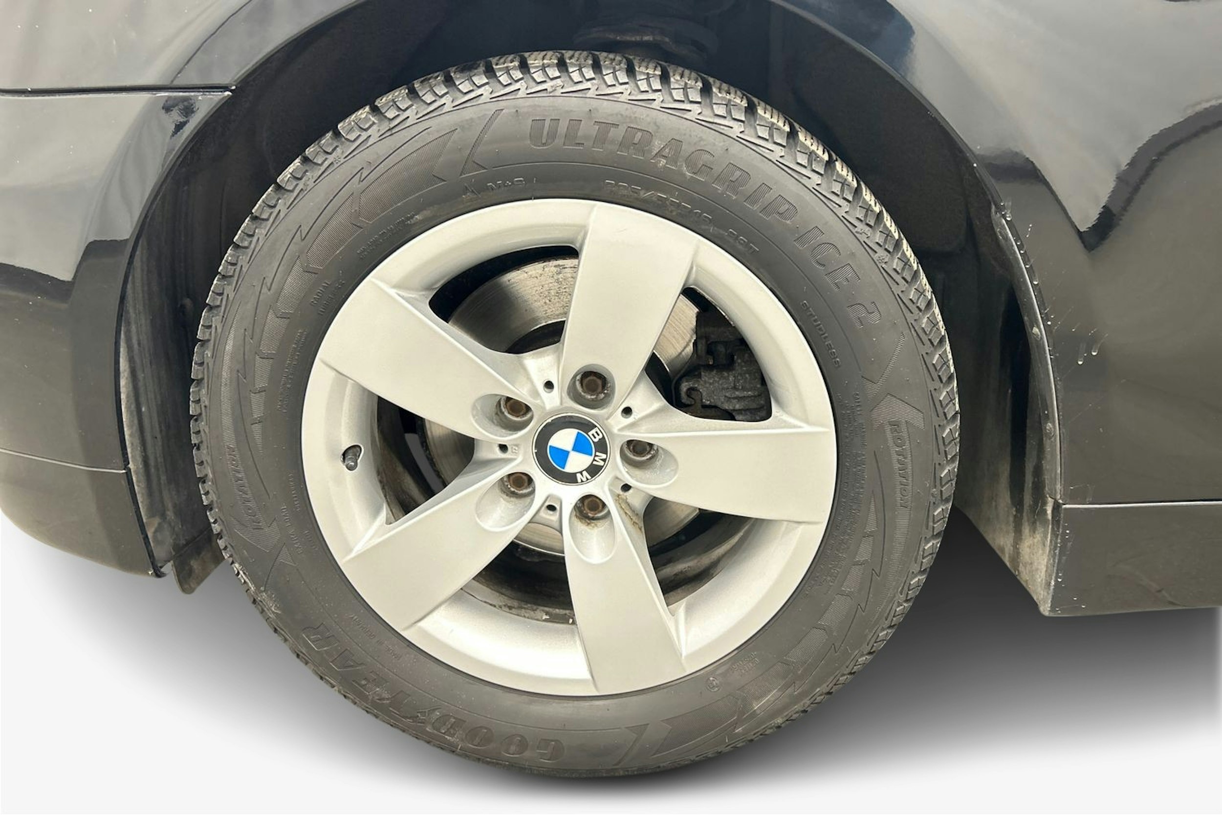 musta BMW 520 2009 kuva 11.