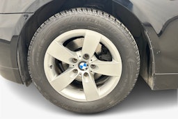 musta BMW 520 2009 kuva 11.