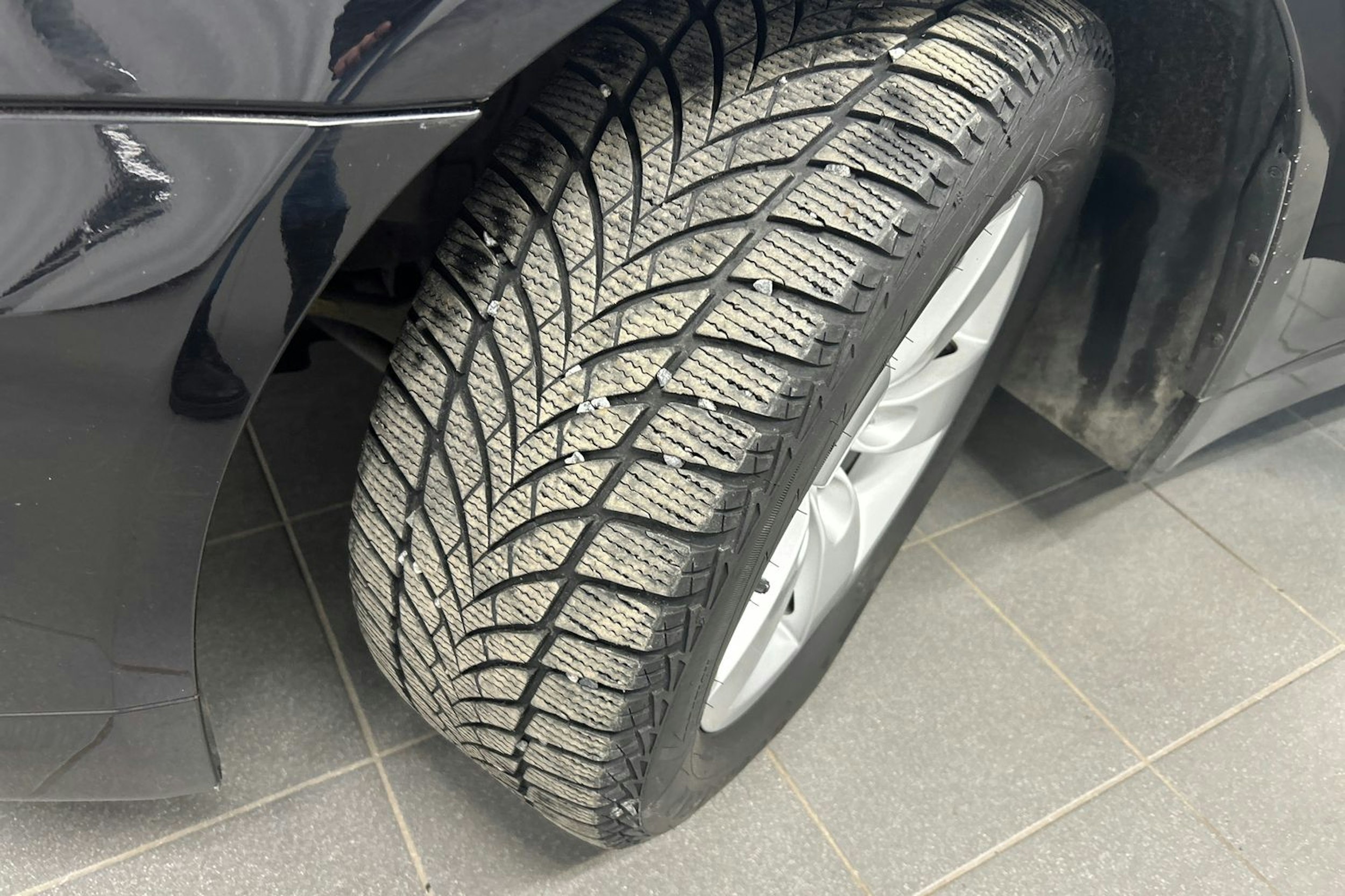 musta BMW 520 2009 kuva 13.