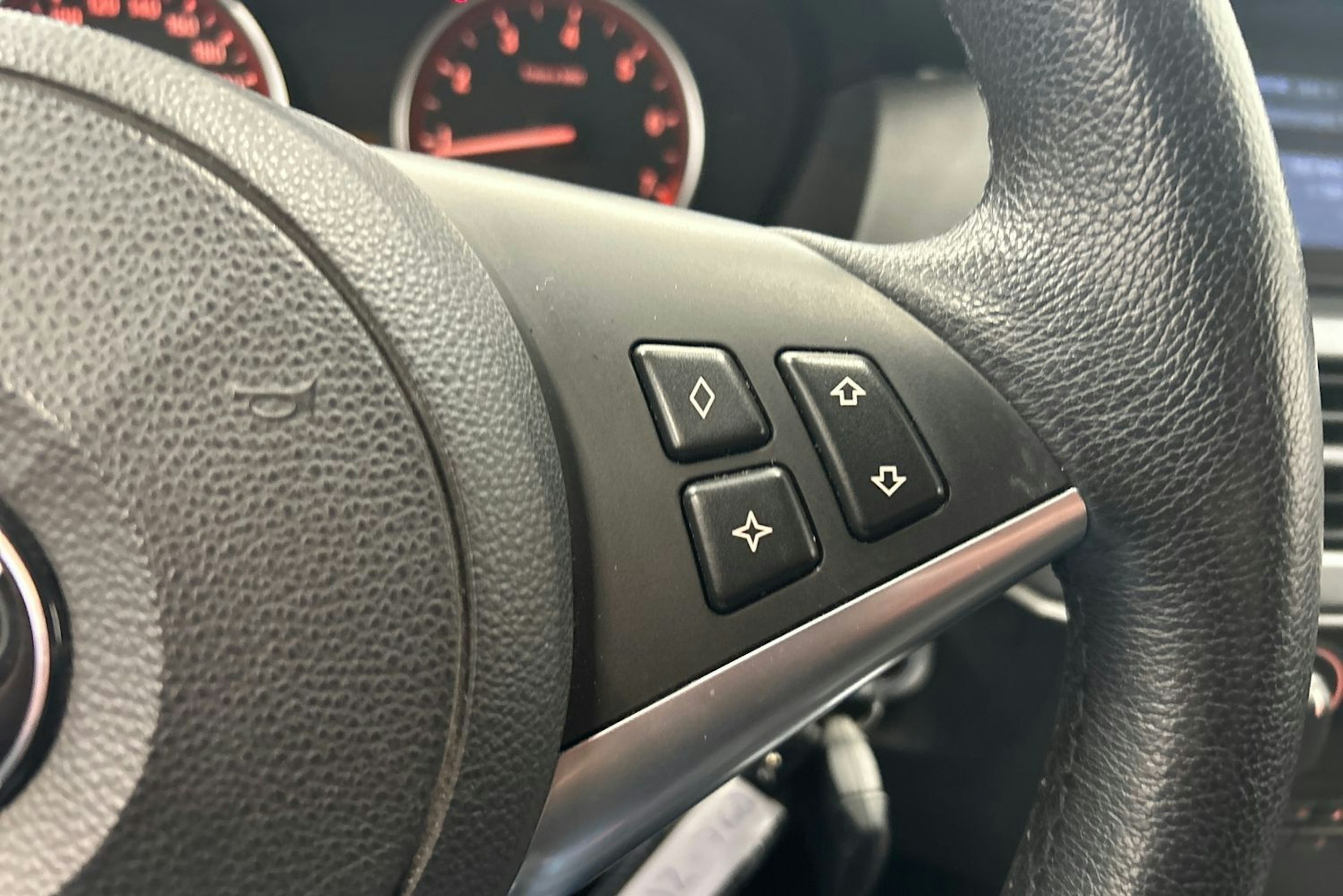 musta BMW 520 2009 kuva 22.