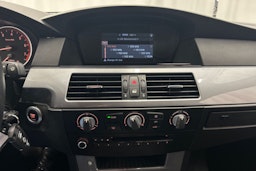 musta BMW 520 2009 kuva 23.