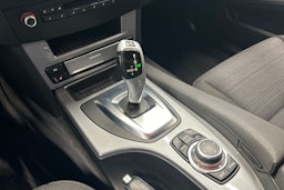 musta BMW 520 2009 kuva 25.