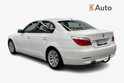 valkoinen BMW 520 2009 kuva 2.