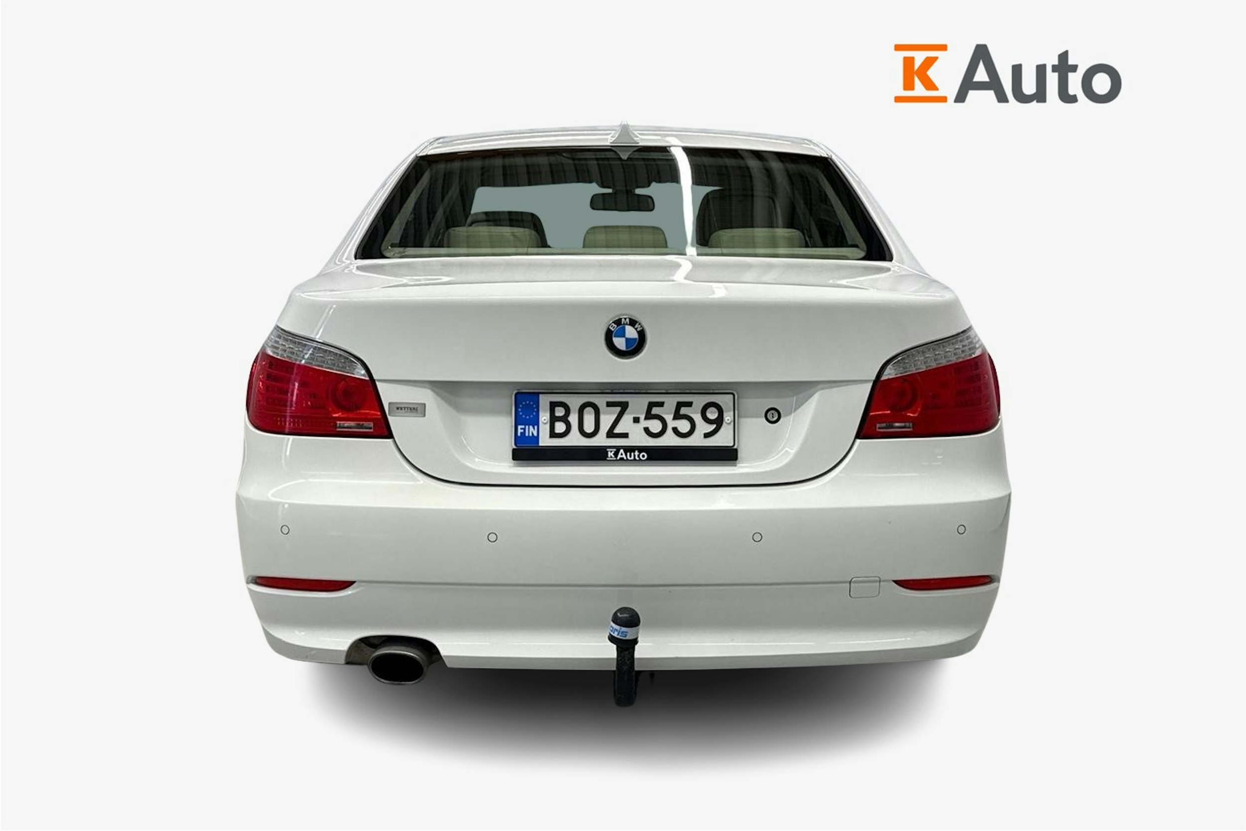 valkoinen BMW 520 2009 kuva 3.