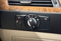 valkoinen BMW 520 2009 kuva 18.