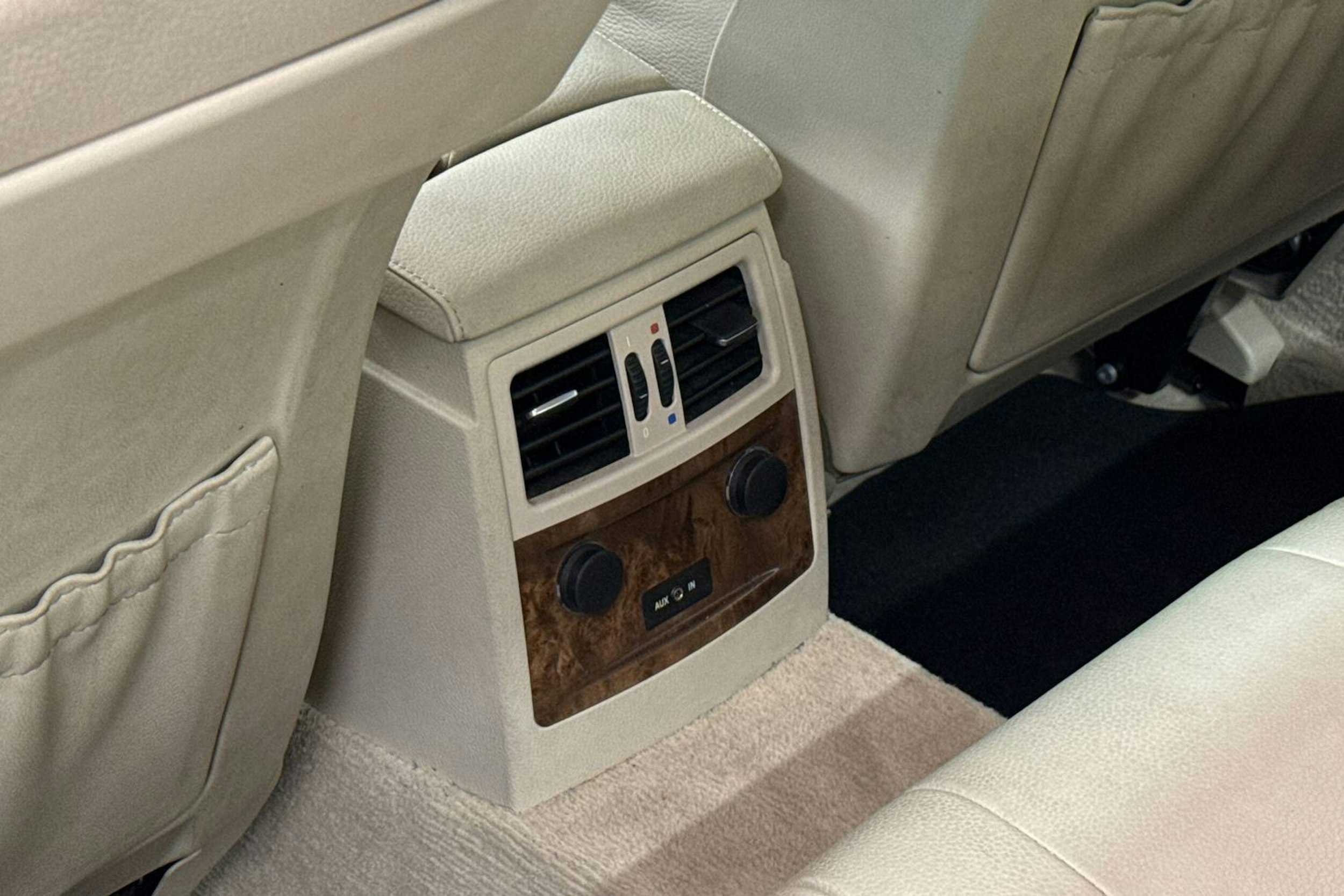 valkoinen BMW 520 2009 kuva 23.