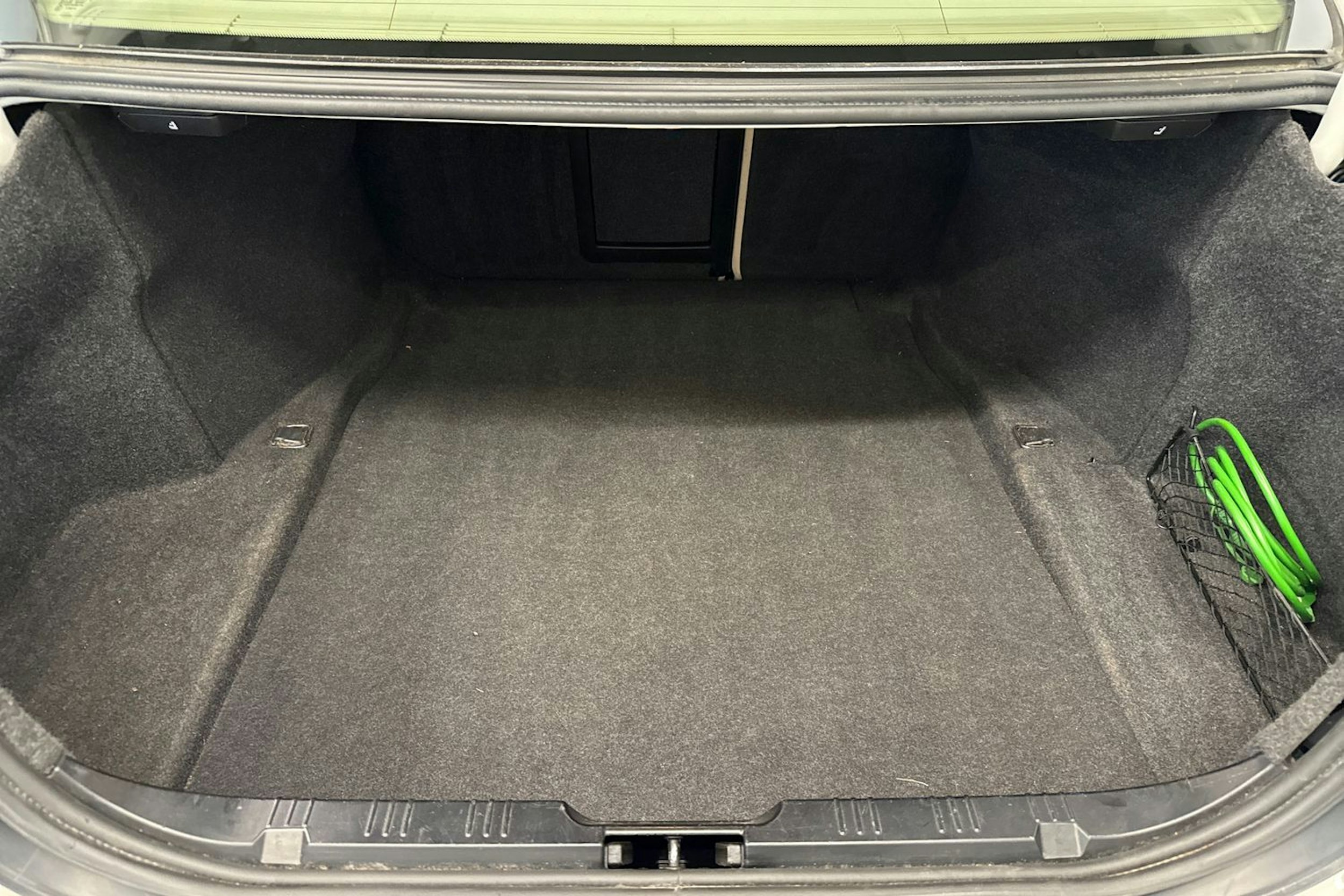 valkoinen BMW 520 2009 kuva 24.