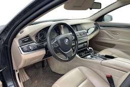 Sininen BMW 520 2010 kuva 3.