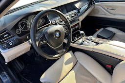 Musta BMW 520 2010 kuva 3.