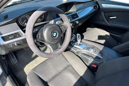 ruskea (beige) BMW 520 2010 kuva 3.