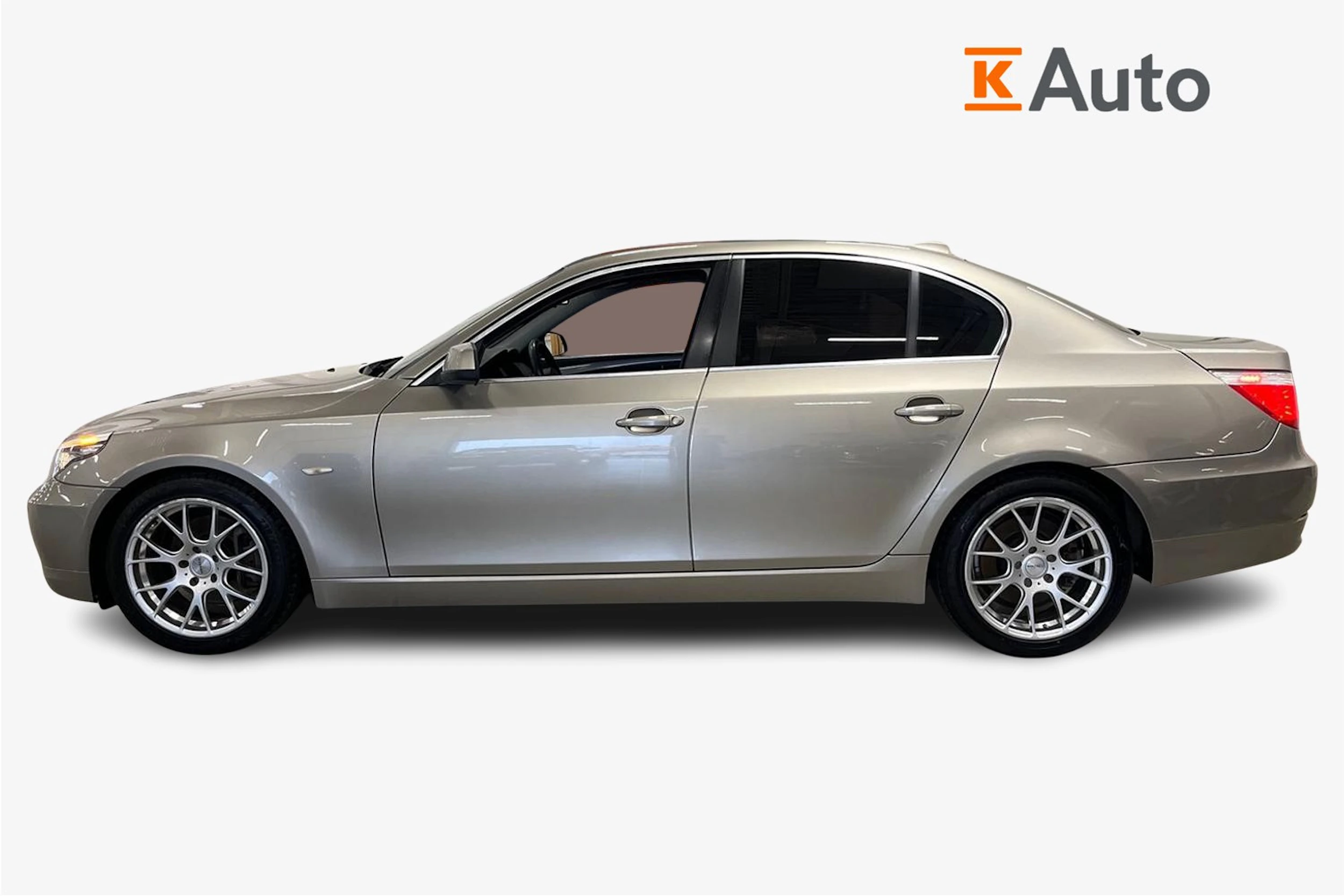 ruskea (beige) BMW 520 2010 kuva 5.