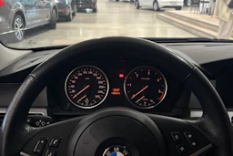 ruskea (beige) BMW 520 2010 kuva 13.