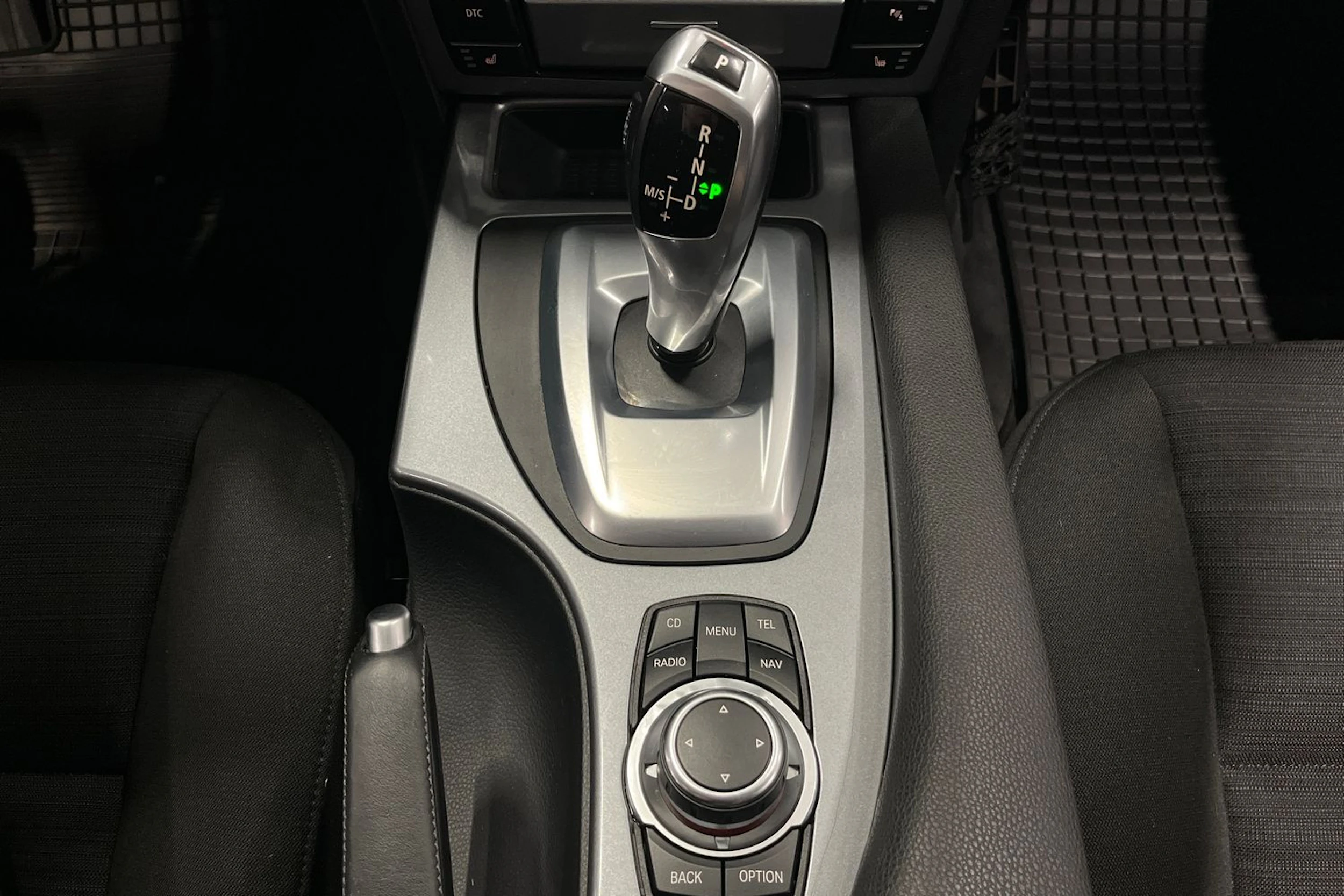 ruskea (beige) BMW 520 2010 kuva 20.