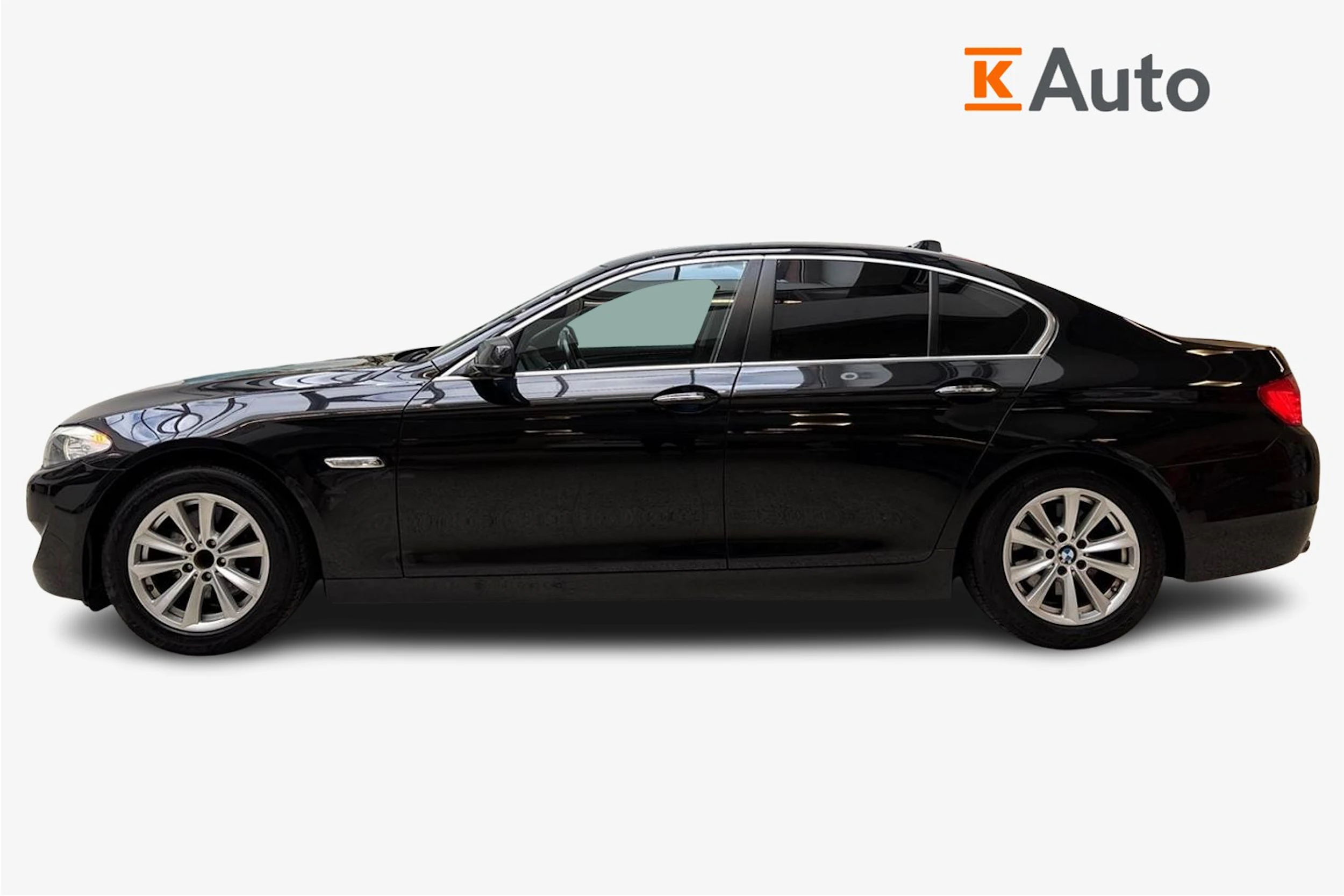 Musta BMW 520 2011 kuva 5.