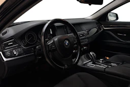 Musta BMW 520 2011 kuva 6.
