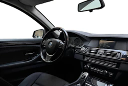 Musta BMW 520 2011 kuva 7.