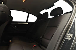 Musta BMW 520 2011 kuva 8.