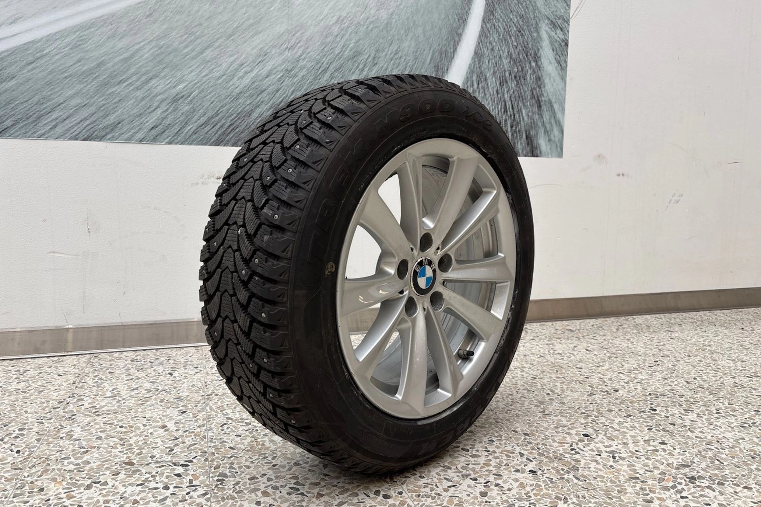 Musta BMW 520 2011 kuva 10.