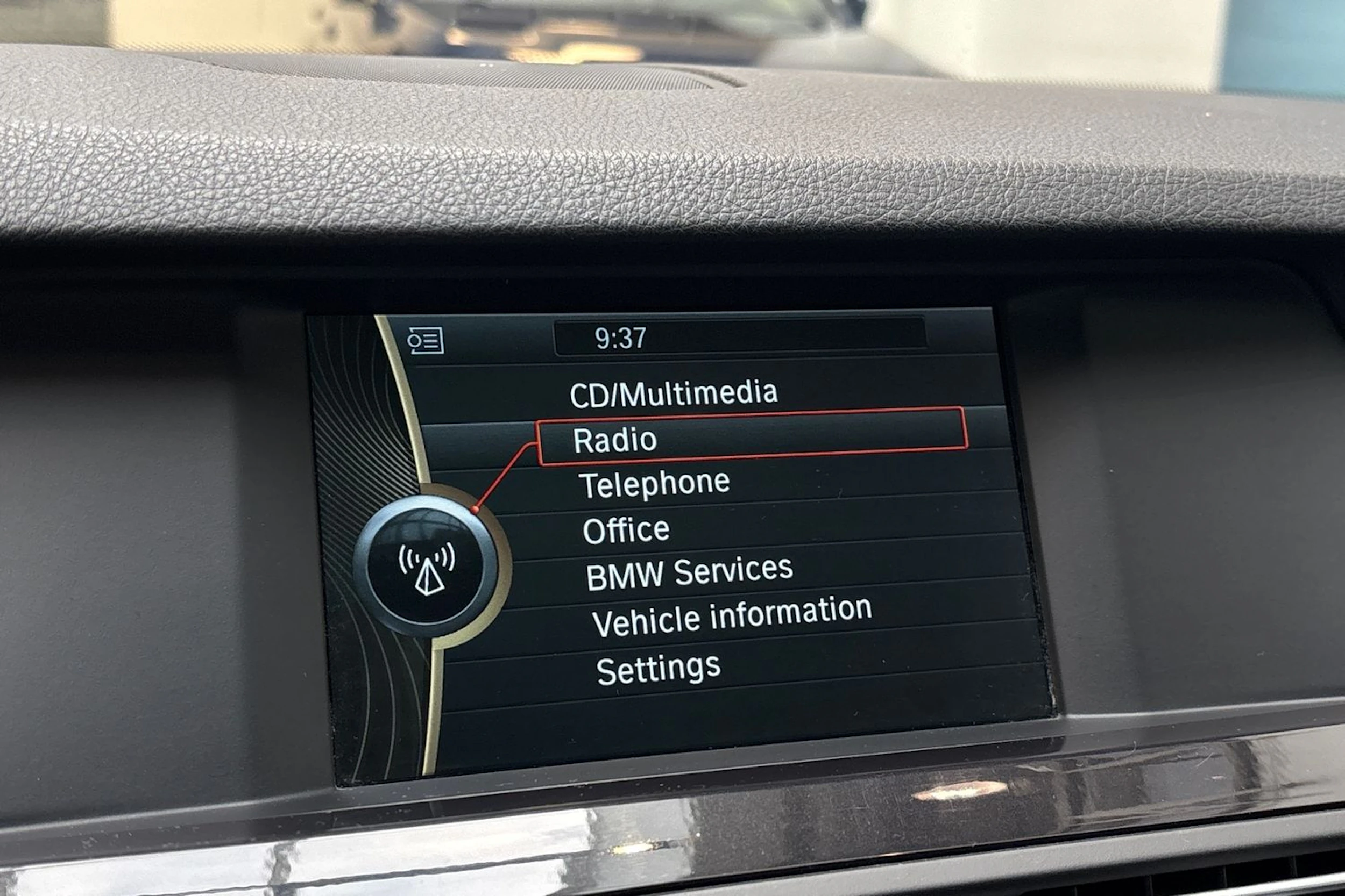 Musta BMW 520 2011 kuva 19.