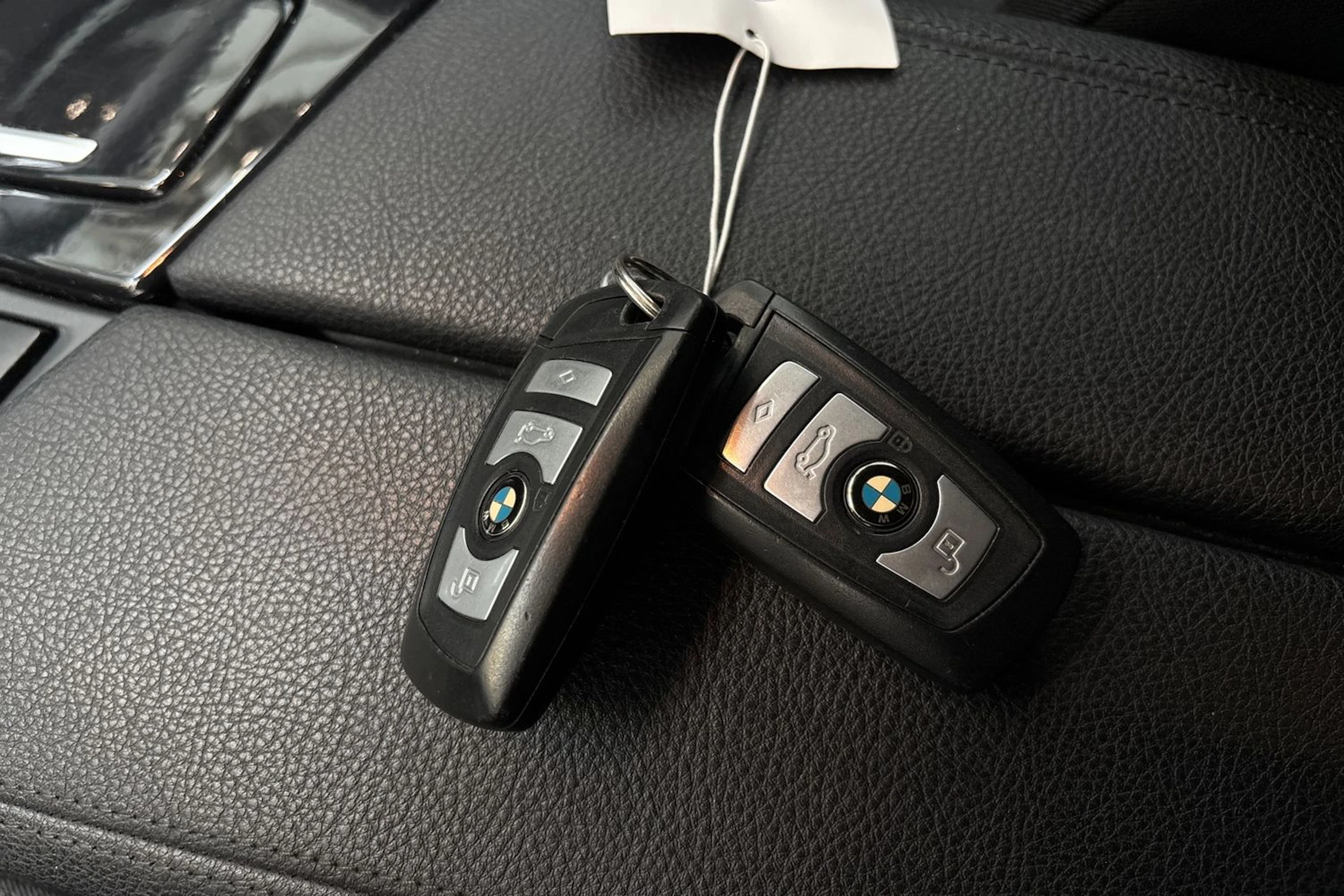 Musta BMW 520 2011 kuva 22.