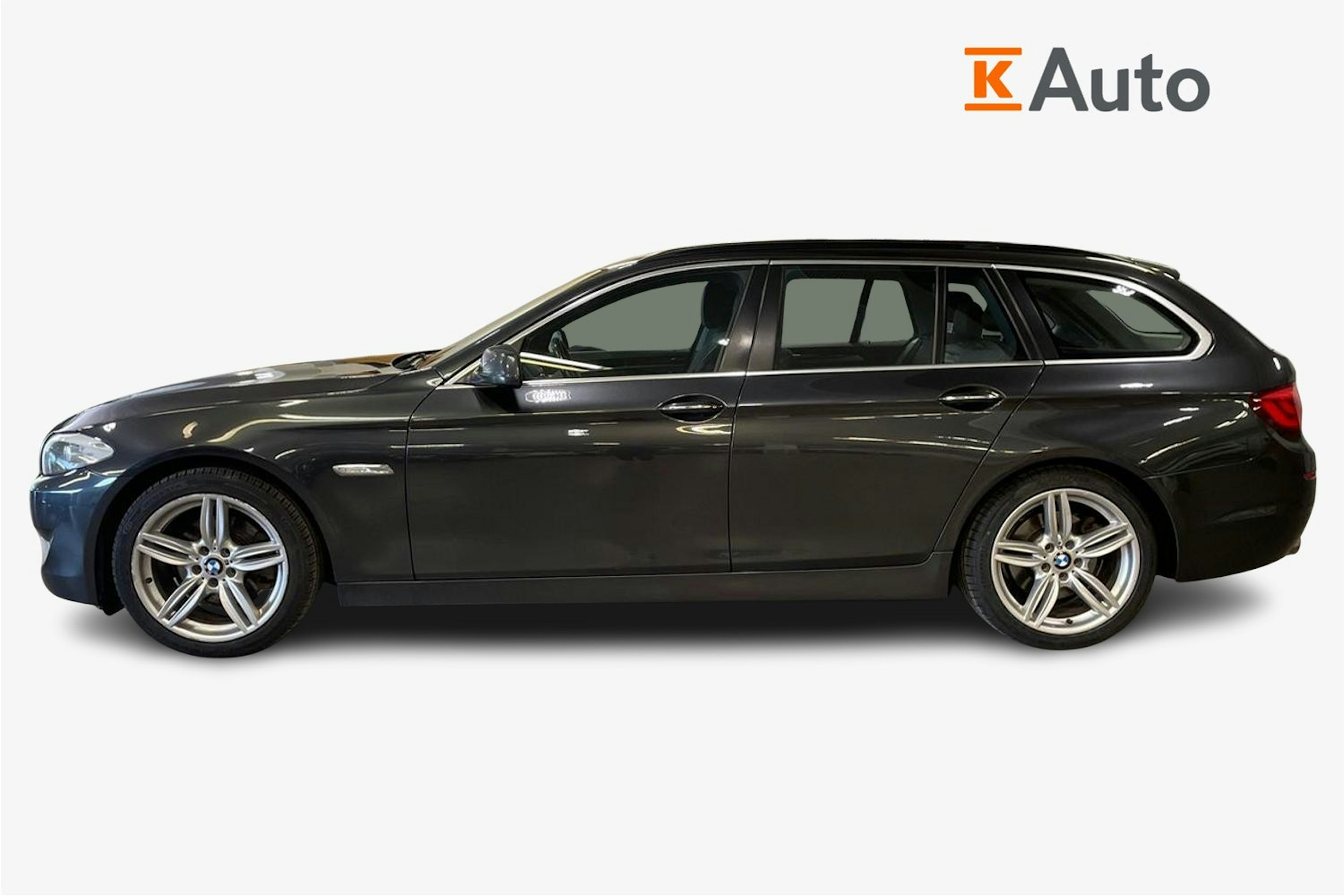 Harmaa BMW 520 2011 kuva 6.