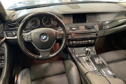 Harmaa BMW 520 2011 kuva 9.