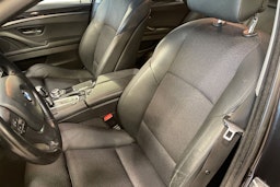 Harmaa BMW 520 2011 kuva 10.