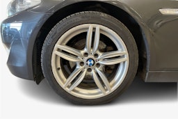 Harmaa BMW 520 2011 kuva 11.