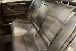 Harmaa BMW 520 2011 kuva 14.