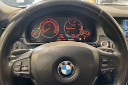 Harmaa BMW 520 2011 kuva 15.