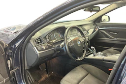 Sininen BMW 520 2011 kuva 6.