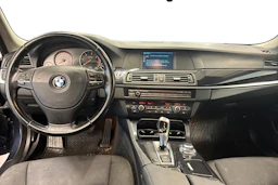 Sininen BMW 520 2011 kuva 7.