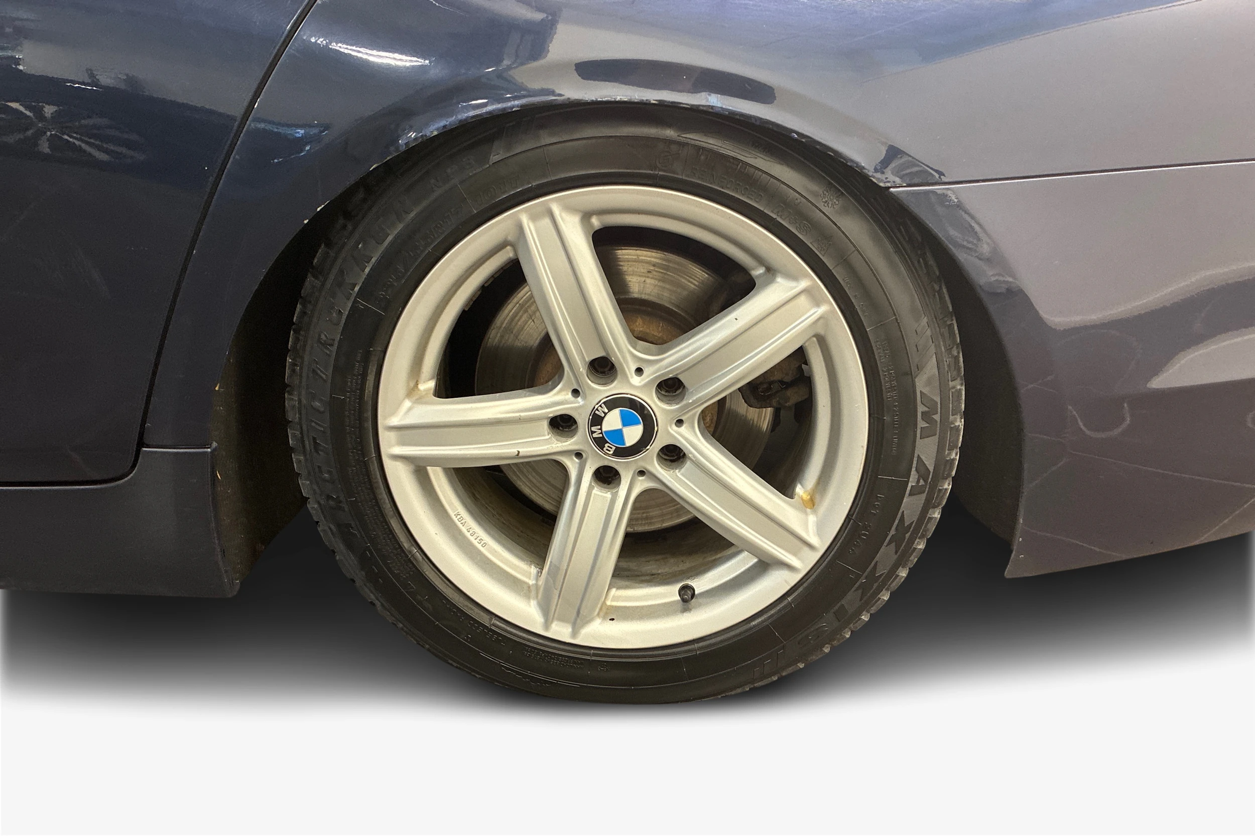 Sininen BMW 520 2011 kuva 9.