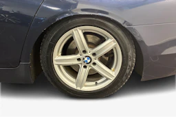 Sininen BMW 520 2011 kuva 9.