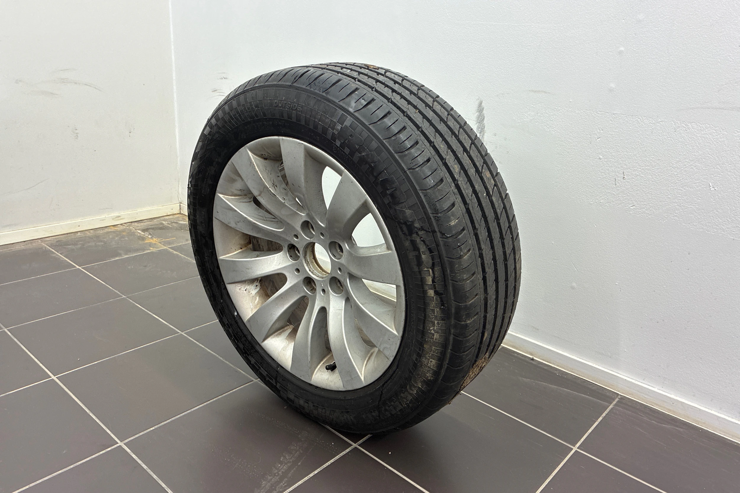 Sininen BMW 520 2011 kuva 10.